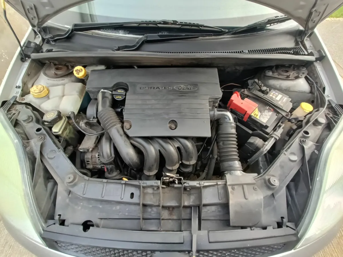 Ford Fiesta 2002 - Image 4