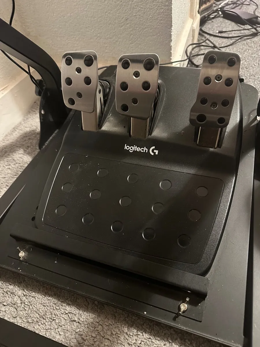Logitech g920 Gaming wheel + pedals - Image 3