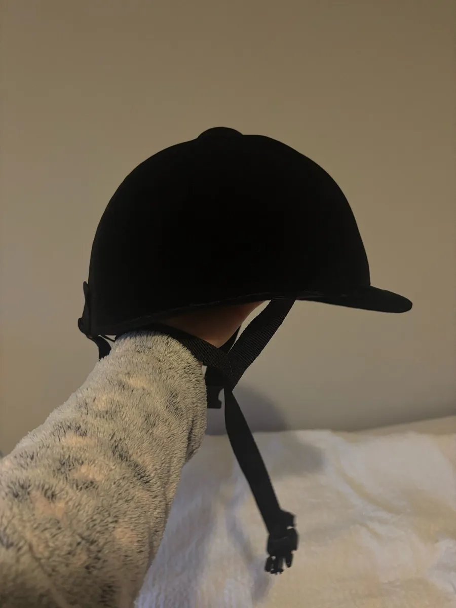 Kids horse riding helmet - Image 1