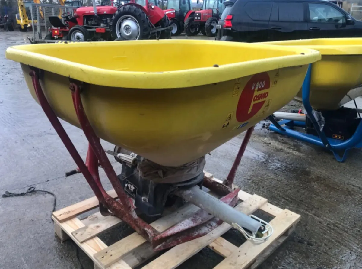 Fleming wagtail fertiliser spreaders - Image 3