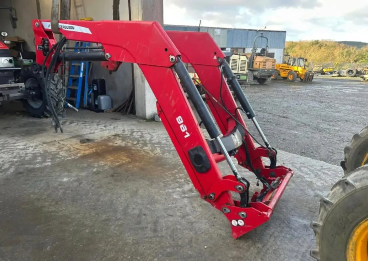 MF 961 Front Loader - Image 1