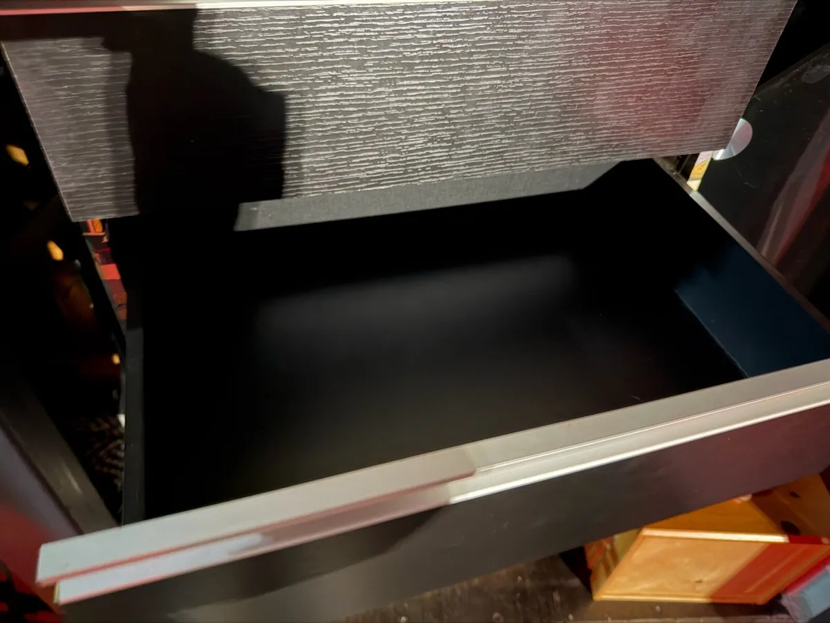 Chest of drawers - Image 2