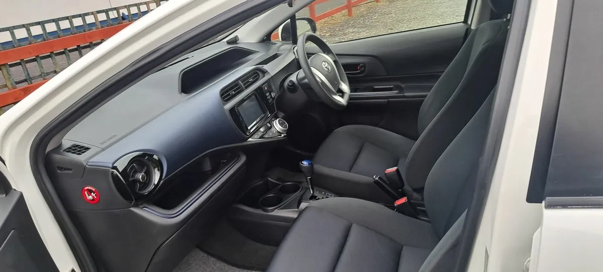 Toyota Aqua 2016 - Image 3