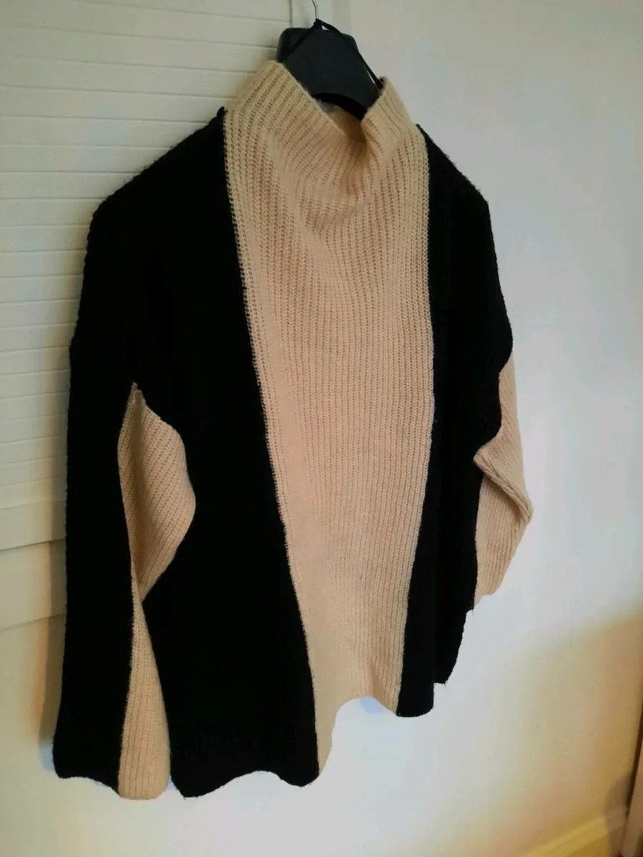Knitted Jumper /detachable scarf - Image 4