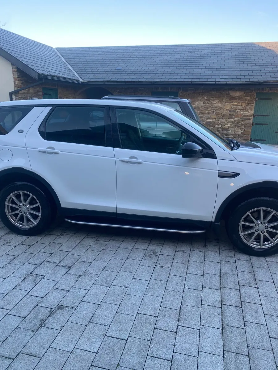 Land Rover Discovery Sport 2017 - Image 4