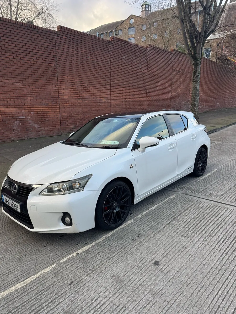 Lexus CT200h 2012 - Image 2