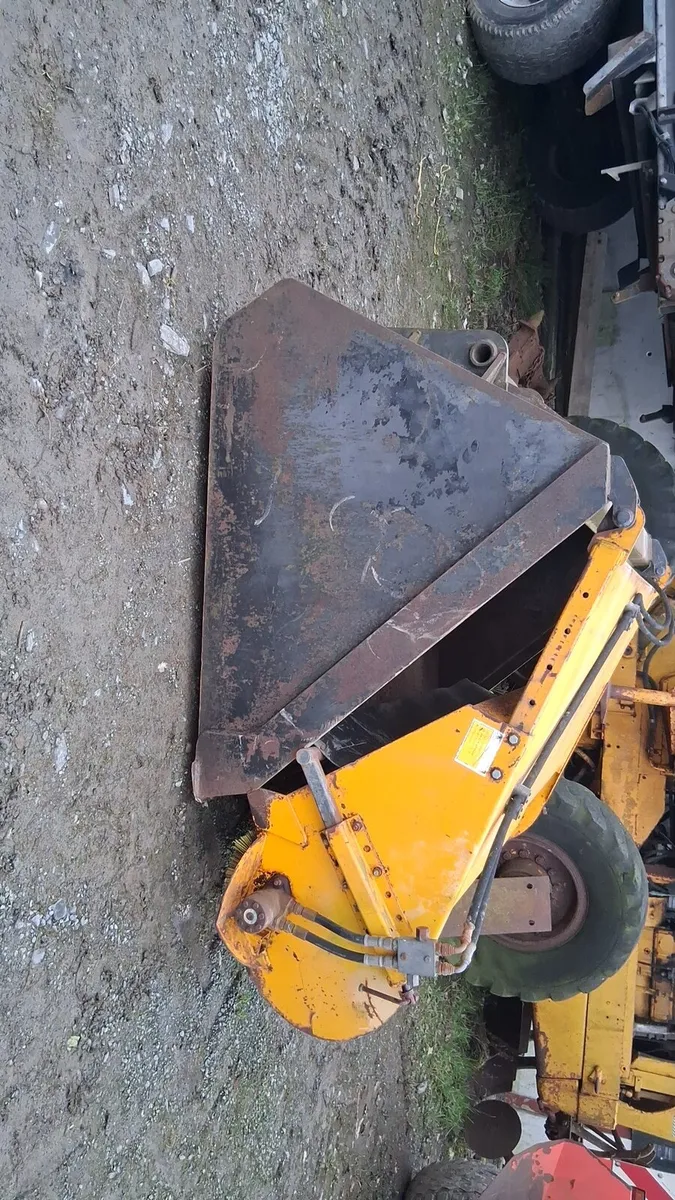 Bucket Road Brush Manitou Brackets - Image 2