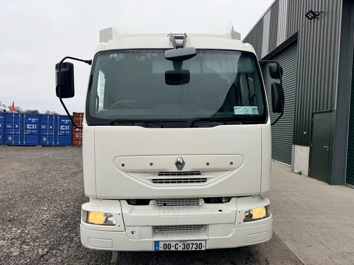 Renault Midlum Race Truck Camper - Image 2