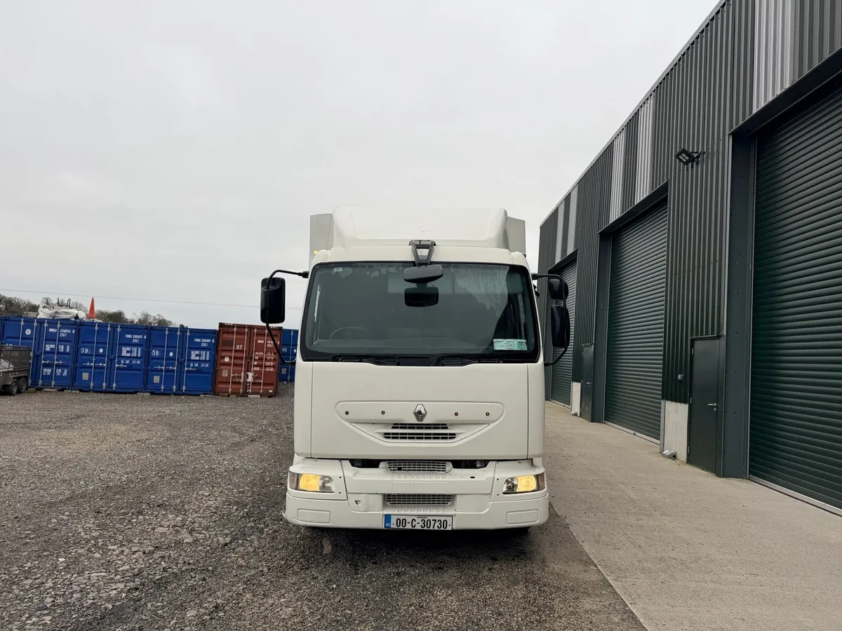 Renault Midlum Race Truck Camper - Image 3