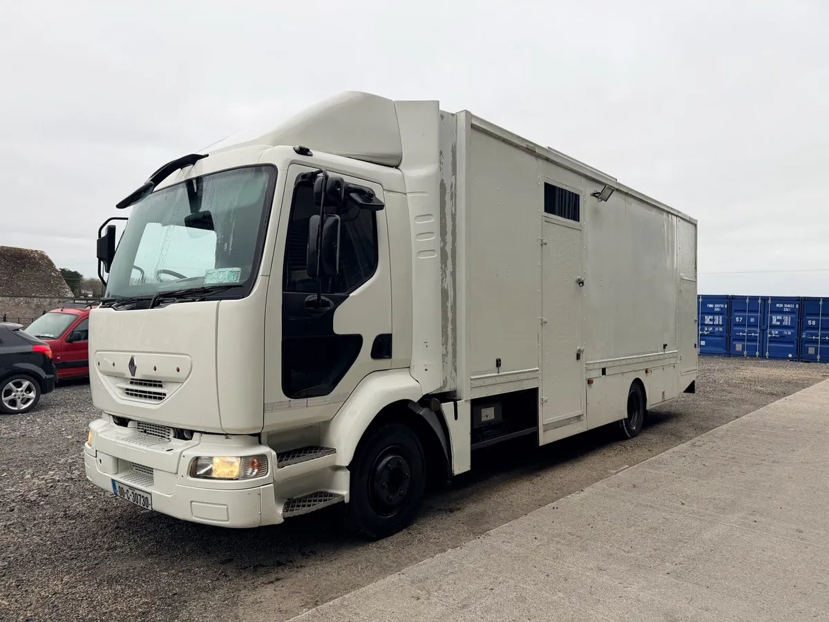 Renault Midlum Race Truck Camper - Image 4
