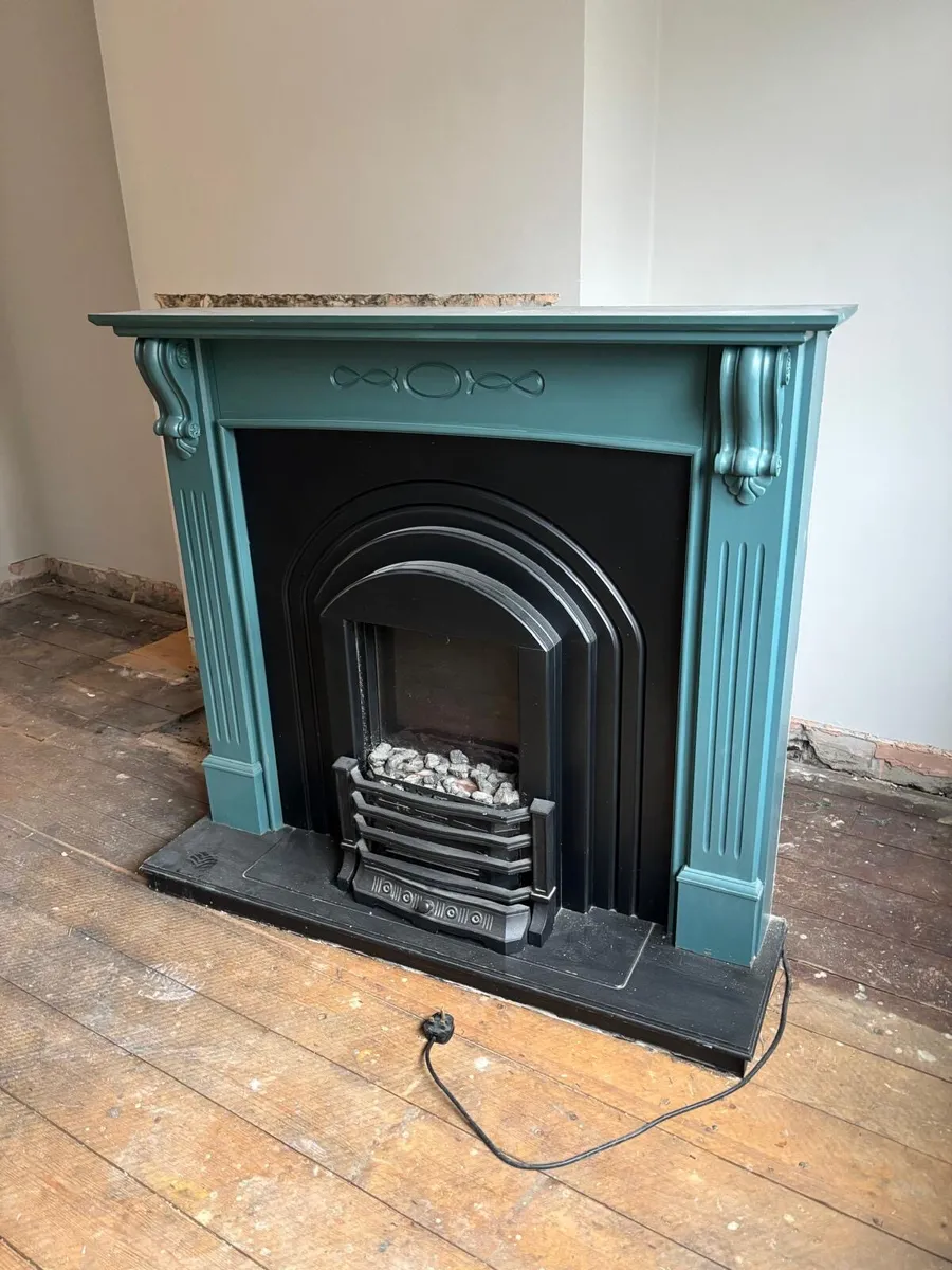 Electric fireplace and mantle - Image 3