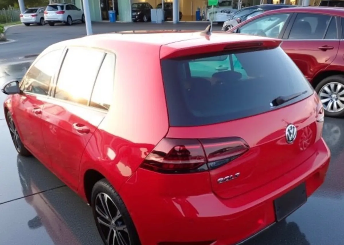 🔵 Vw Golf 1.2 TSI AUTOMATIC LOW KM HIGH SPEC - Image 2