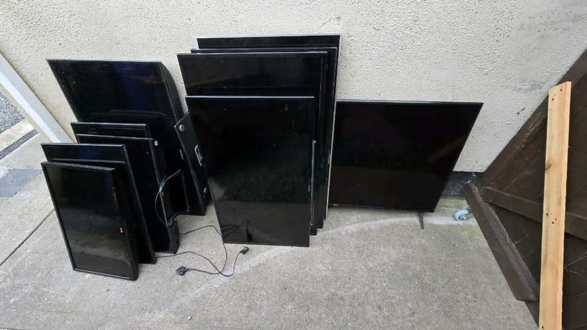Smart tvs and tvs 
9 pieces 50 euro each - Image 1