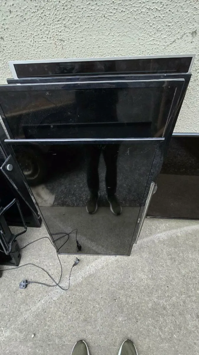 Smart tvs and tvs 
9 pieces 50 euro each - Image 2