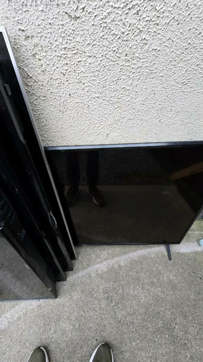 Smart tvs and tvs 
9 pieces 50 euro each - Image 3