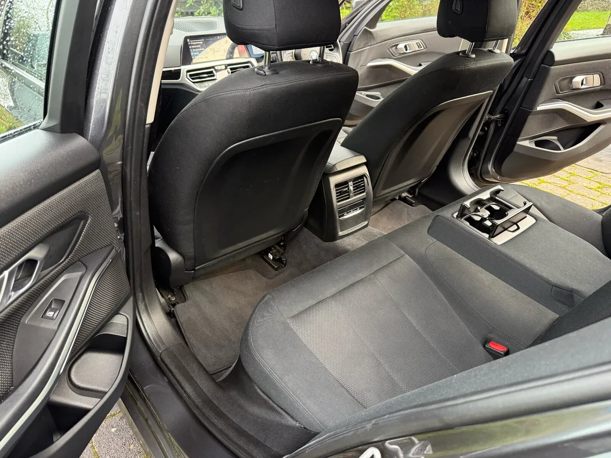 212 BMW 330e Pro Auto - Image 4