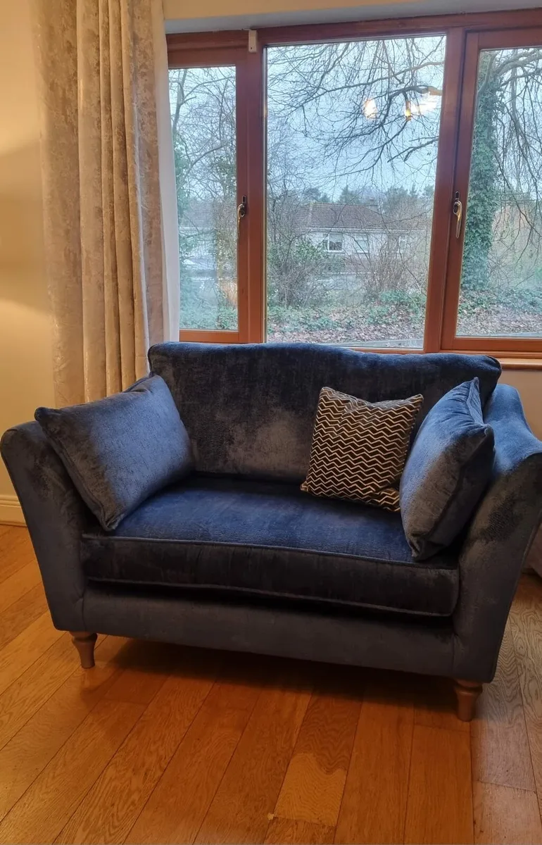 Beautiful Blue Velvet Snuggler Sofa - Image 2