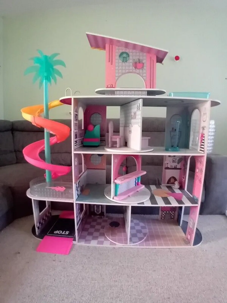 LOL House - Image 1