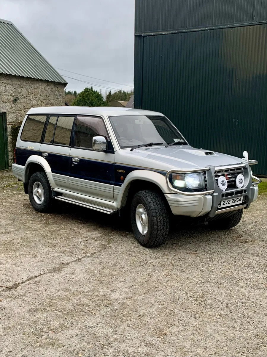 Mitsubishi Pajero Exceed 2.8 1993 - Image 1