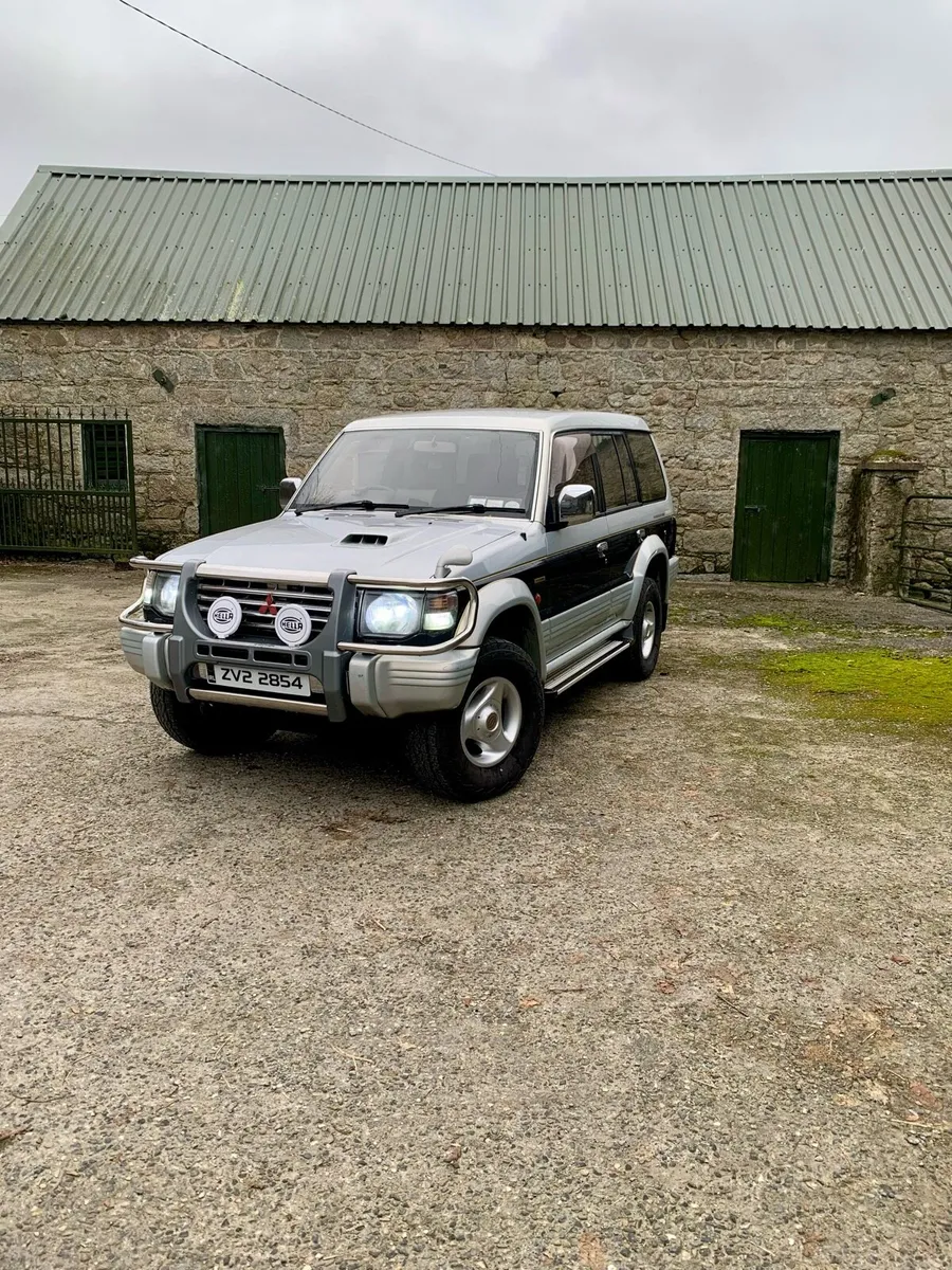 Mitsubishi Pajero Exceed 2.8 1993 - Image 2