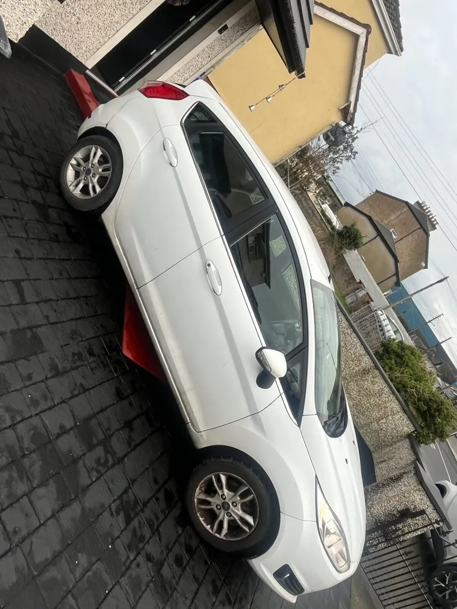 Ford Fiesta 2014 - Image 2