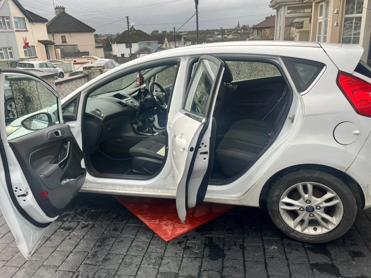 Ford Fiesta 2014 - Image 4