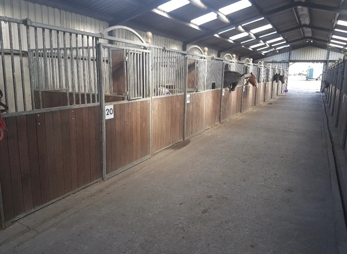 Livery available - Image 1