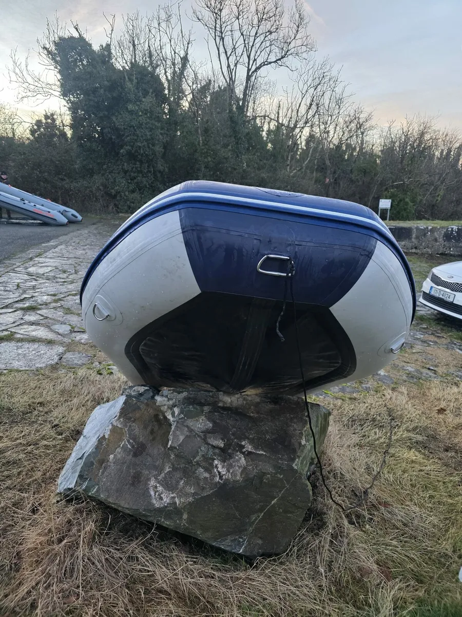 Inflatable boat - Image 3