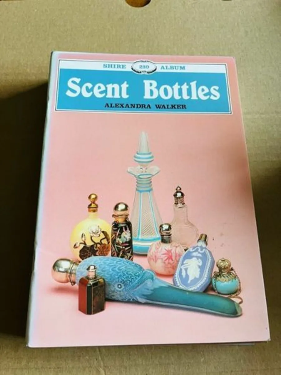 Shire Collectibles Booklets. 12 in Total - Image 1