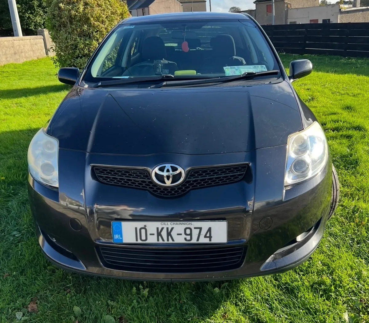 Toyota Auris 2010 - Image 1