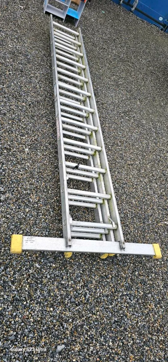 Triple extension ladder - Image 1