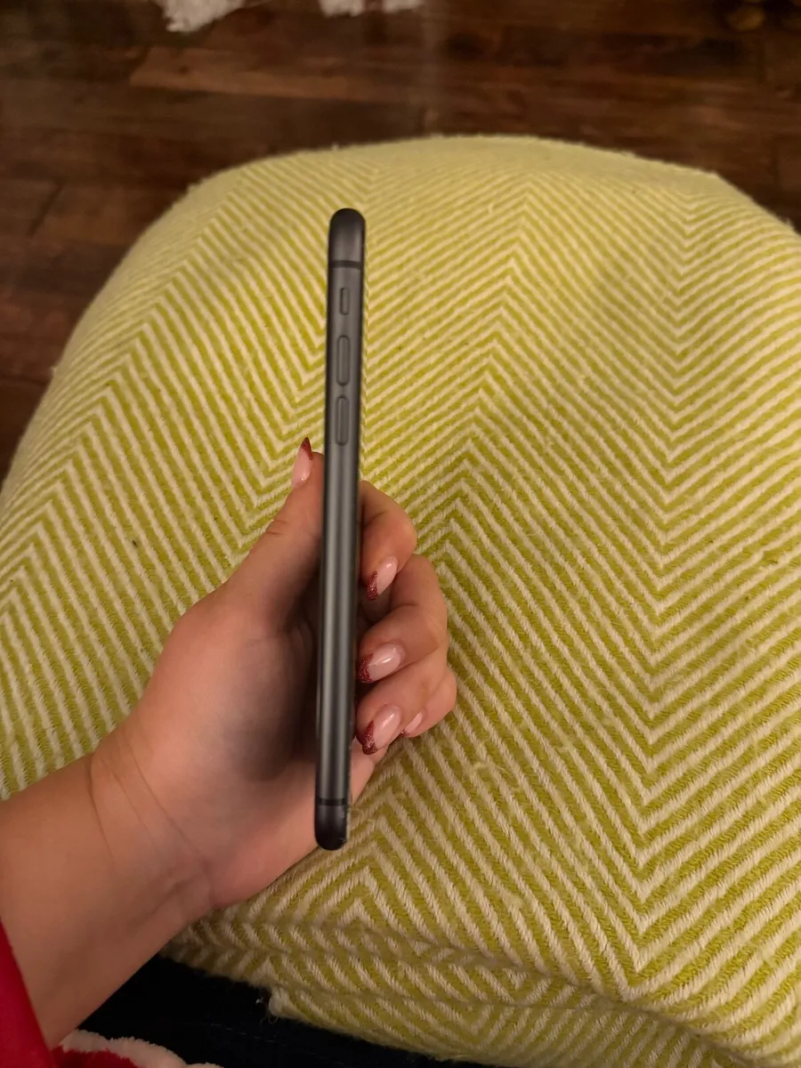 iPhone 11 - Image 4