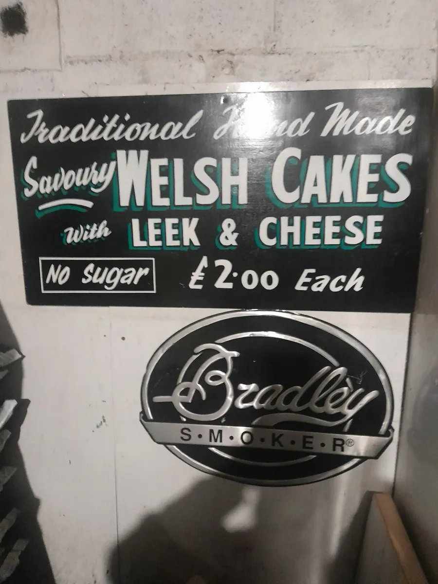 Handmade wooden  singh - Image 1