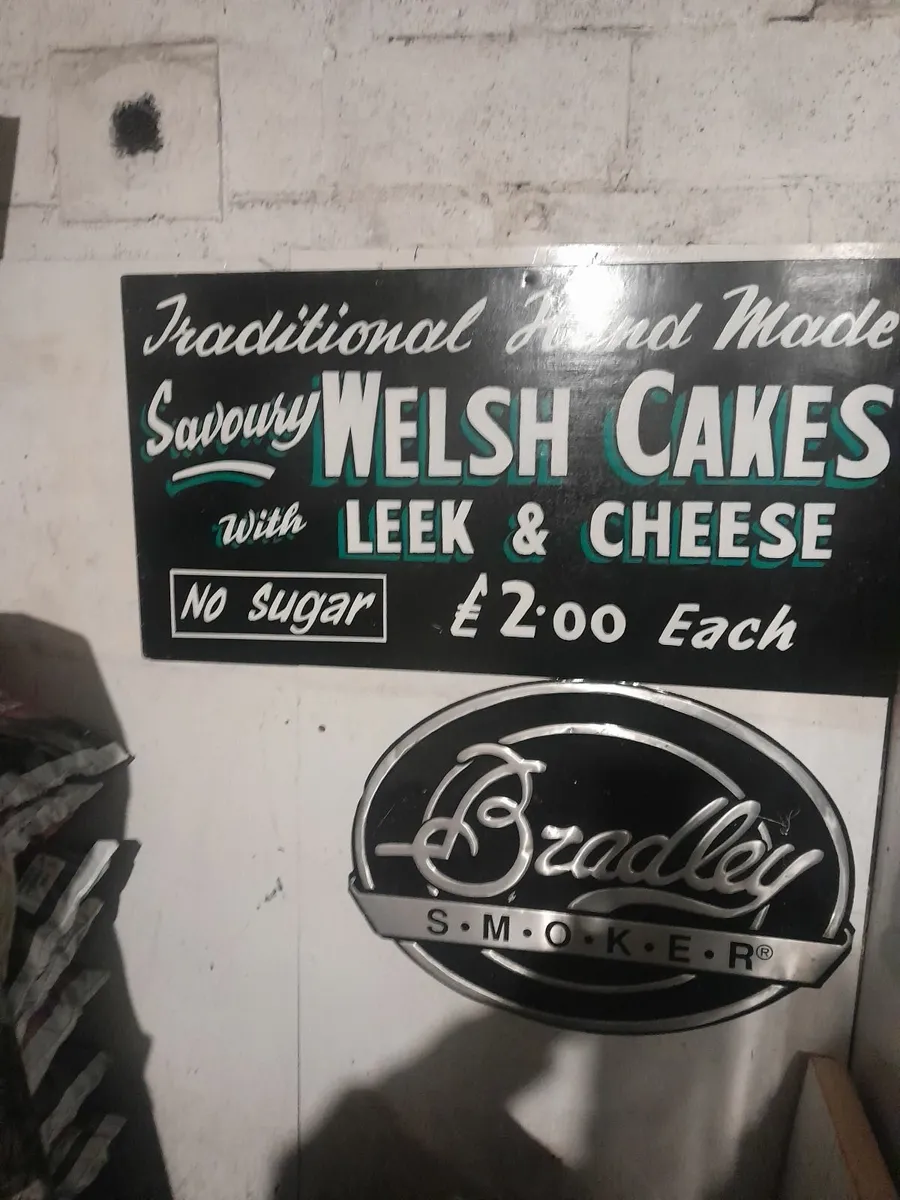 Handmade wooden  singh - Image 3