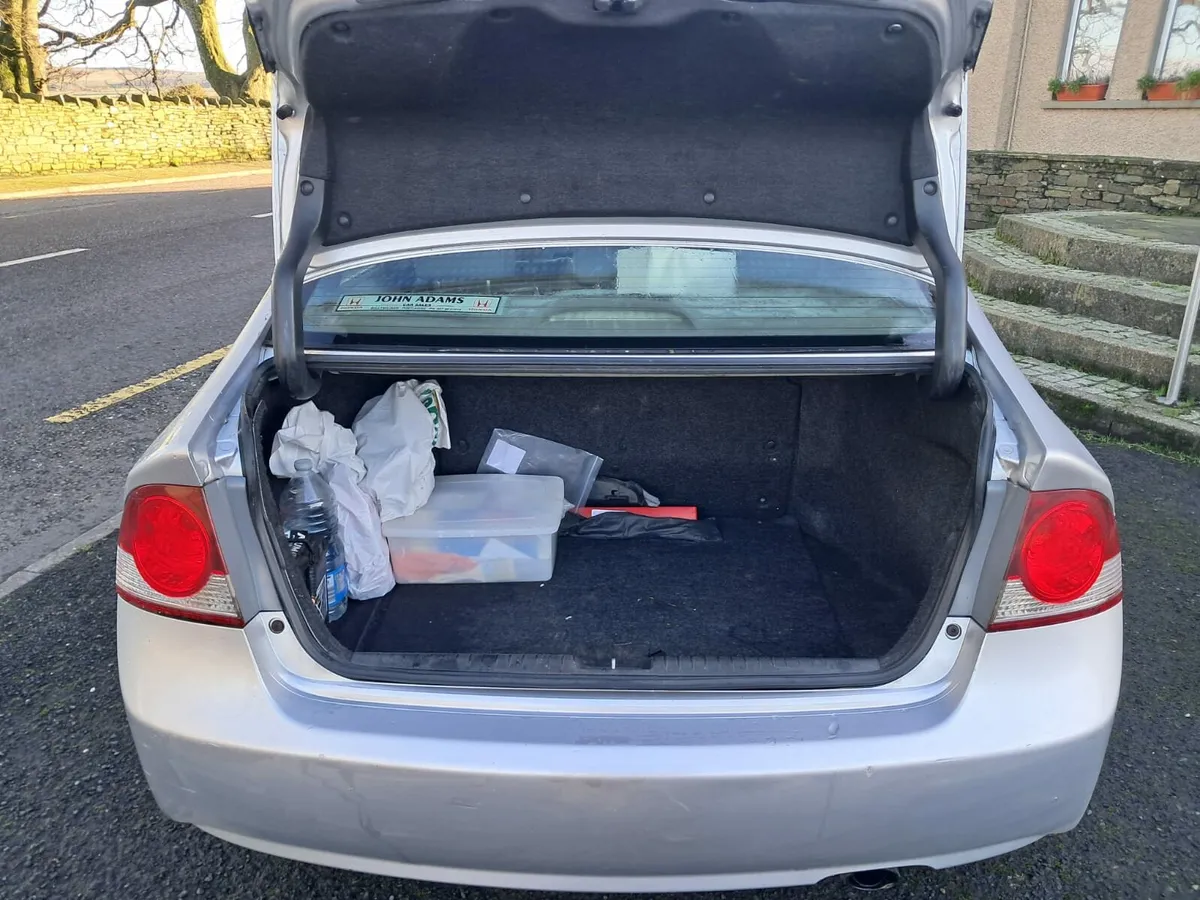 Honda civic hybrid - Image 3