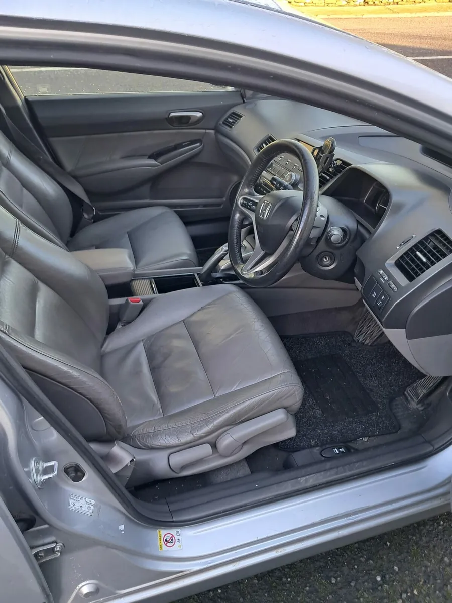 Honda civic hybrid - Image 4