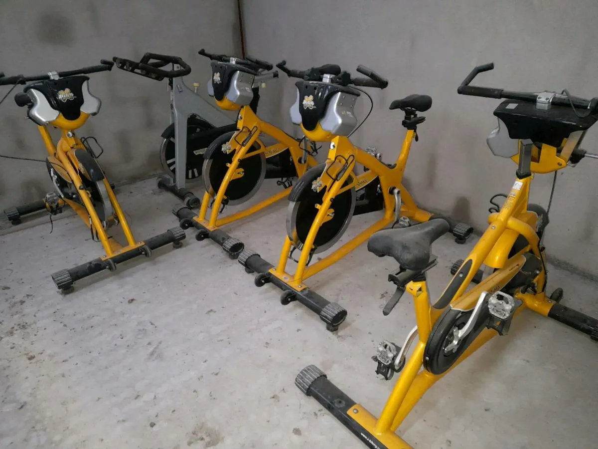 5 commercial spin bikes - Image 1