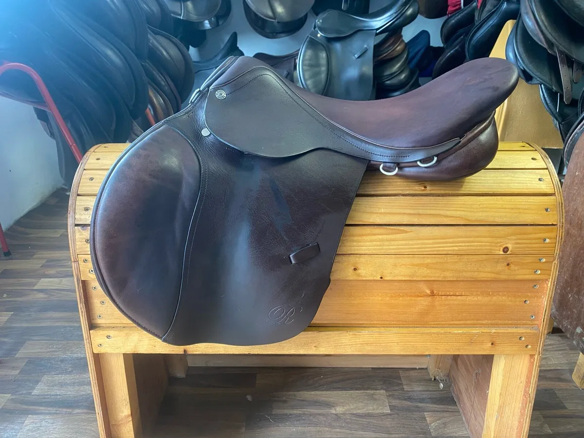 18” jumping brown Leather saddle - Image 1