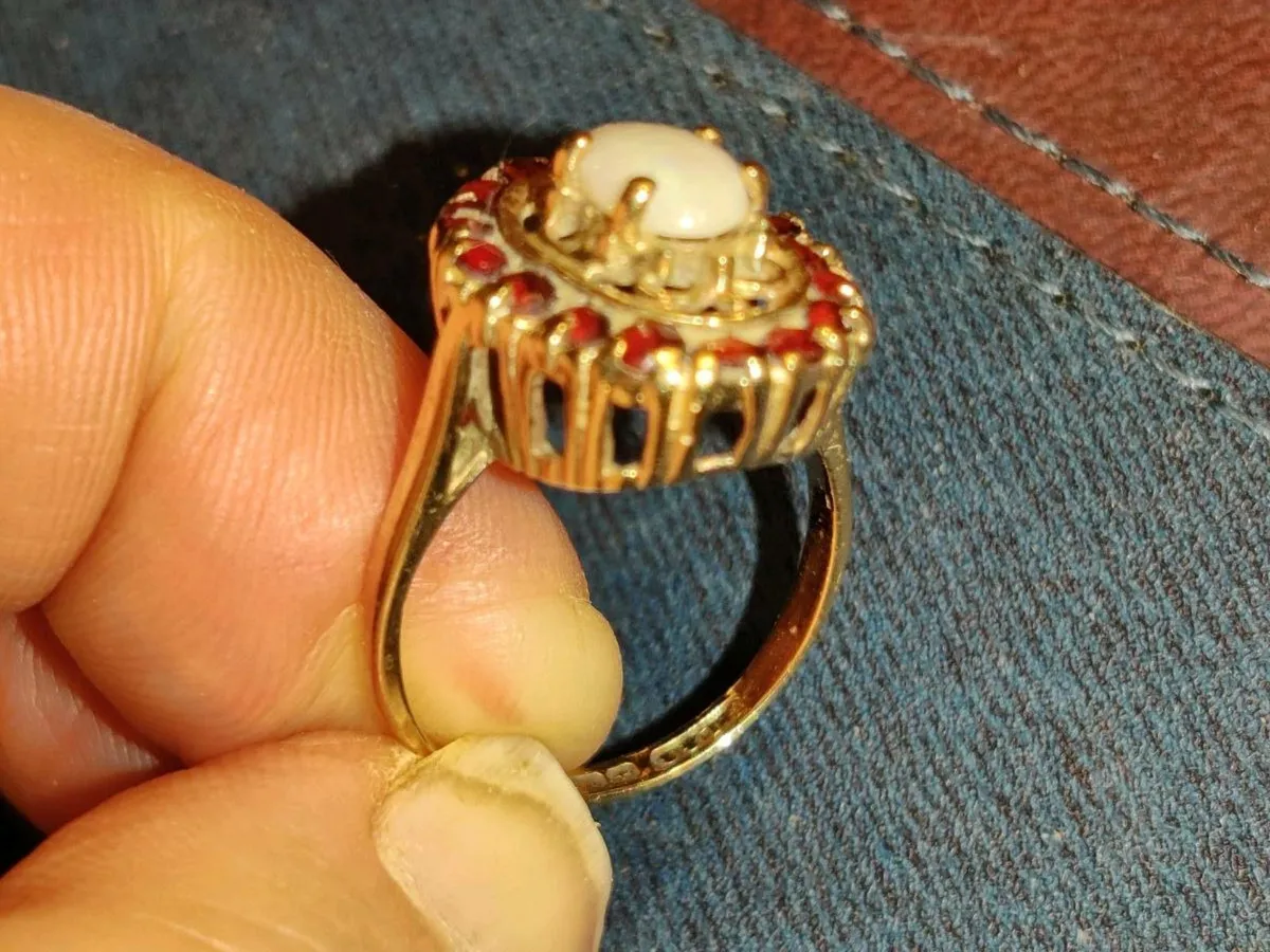EDWARDIAN OPAL & GARNETS 9CT Thick Gold Dress Ring - Image 3