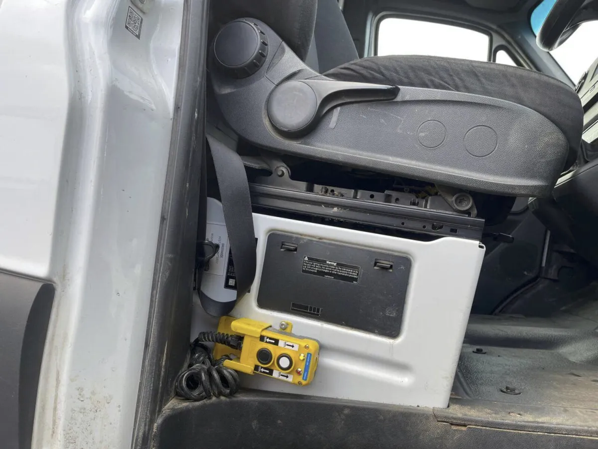 2022 Mercedes-Benz Sprinter Tipper Van - Image 4