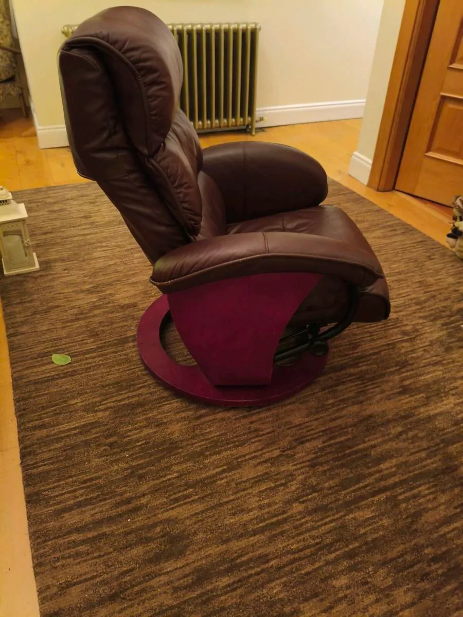 Beautiful wine leather,chair lies back like new - Image 2