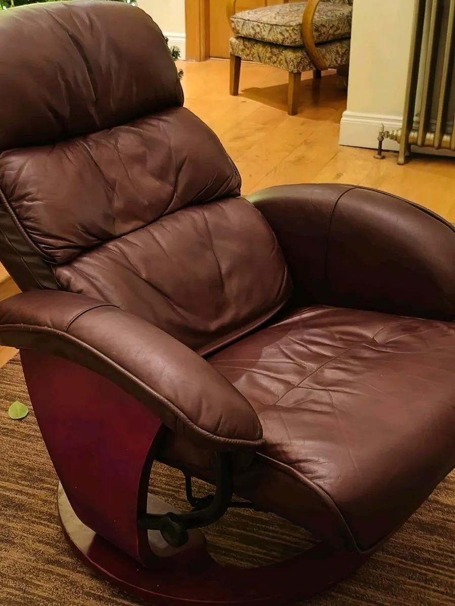 Beautiful wine leather,chair lies back like new - Image 4