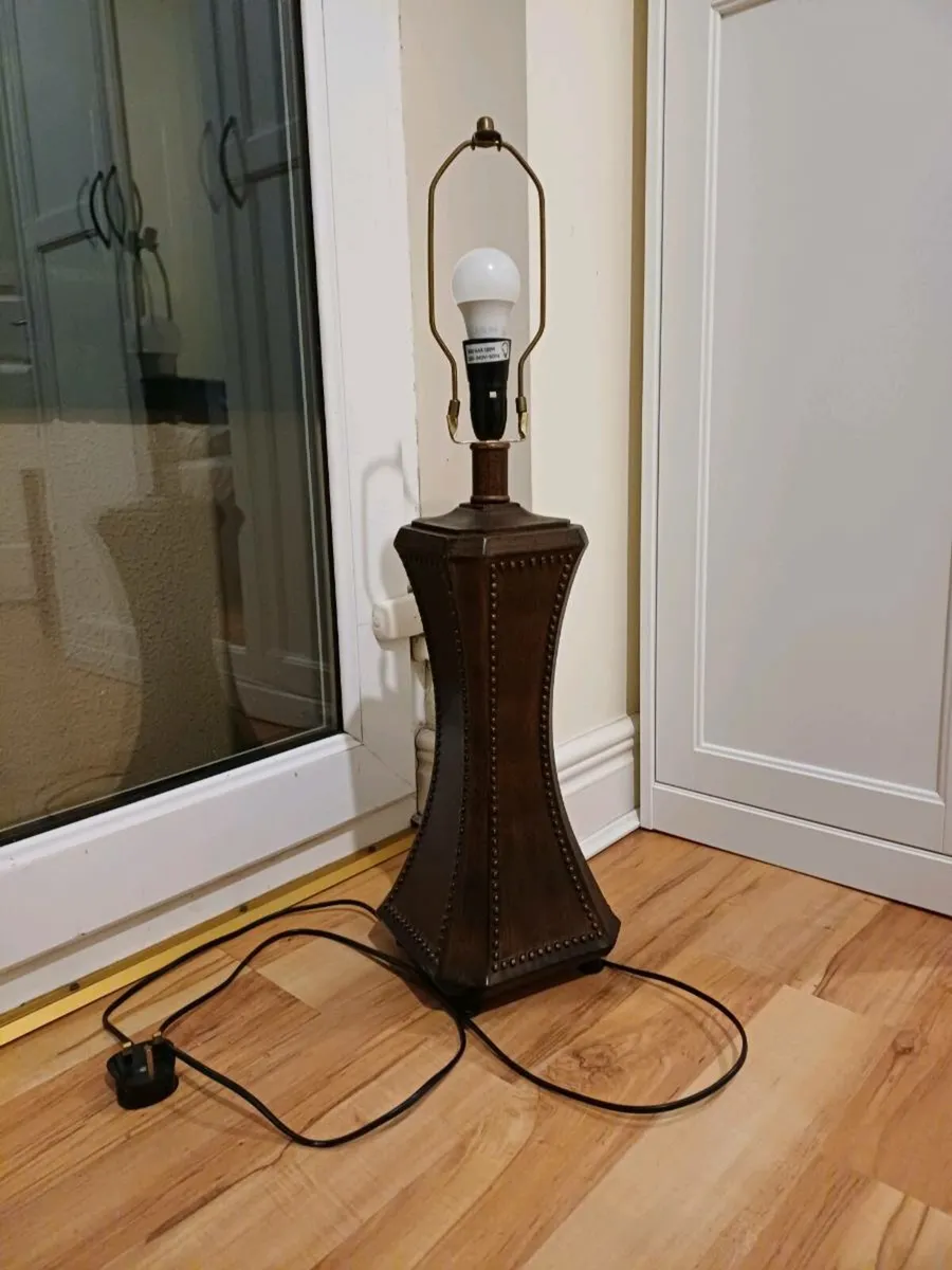 Lamp stand - Image 1
