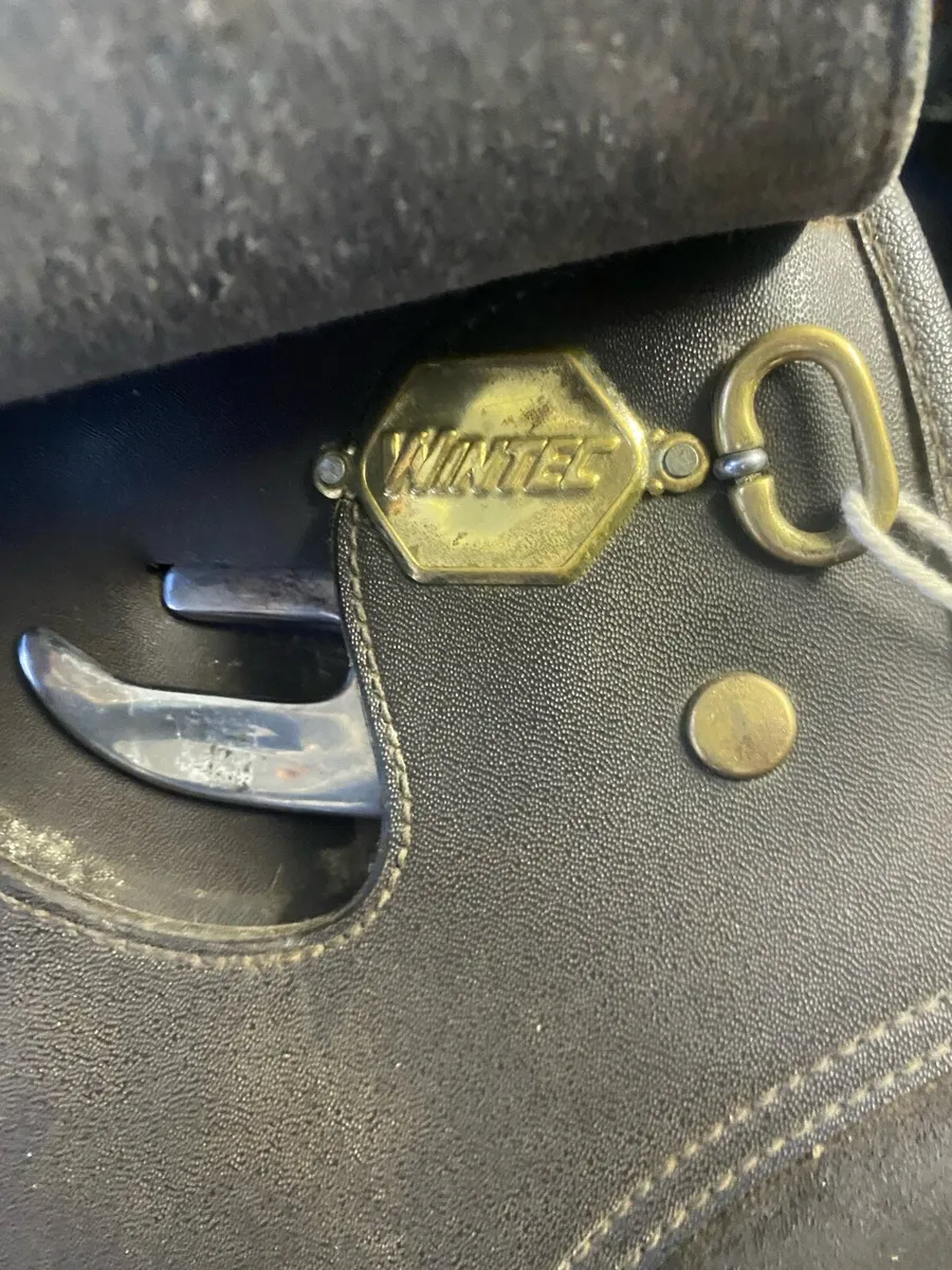 18” Wintec brown adjustable saddle - Image 4