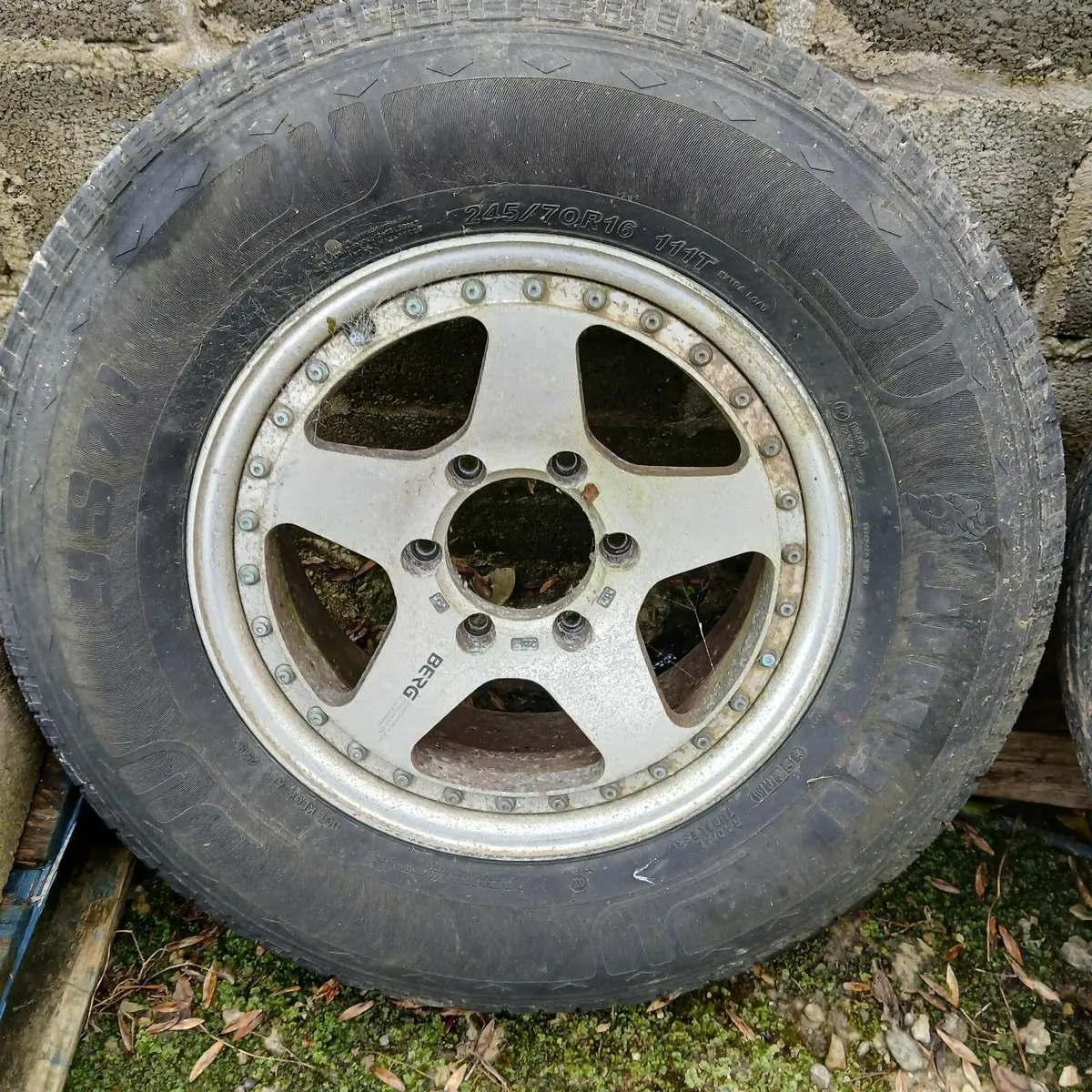 Isuzu trooper alloys - Image 1