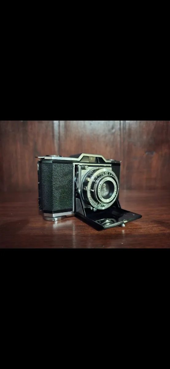 Vintage Camera Zeiss Ikon Ikonta 522/24 - Image 1