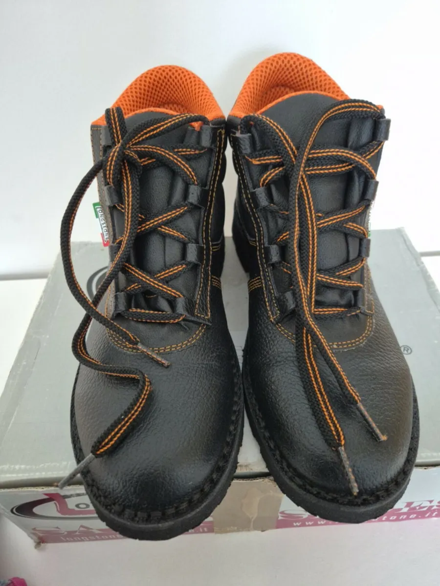 Safety boots - Image 1