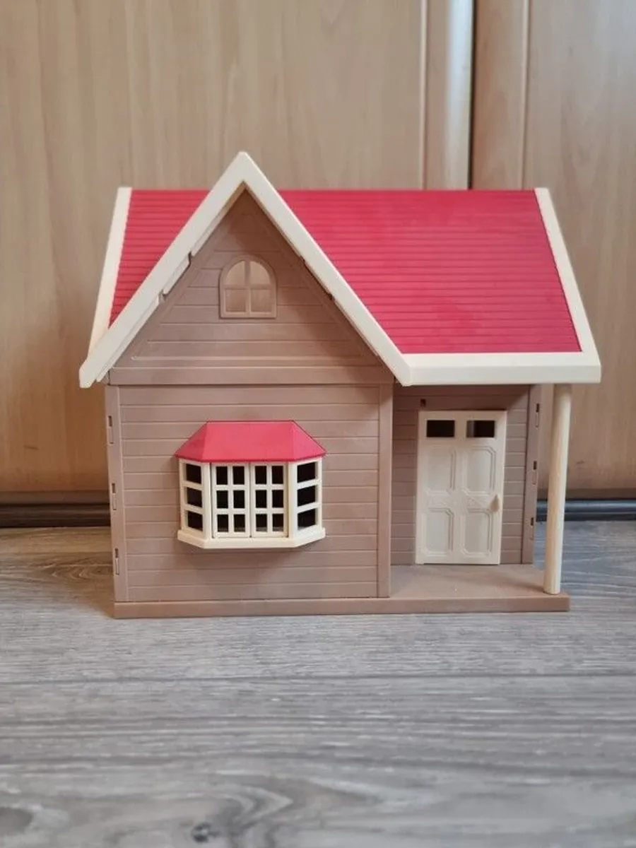 Sylvanian Families Red Roof Cosy Cottage - Image 1
