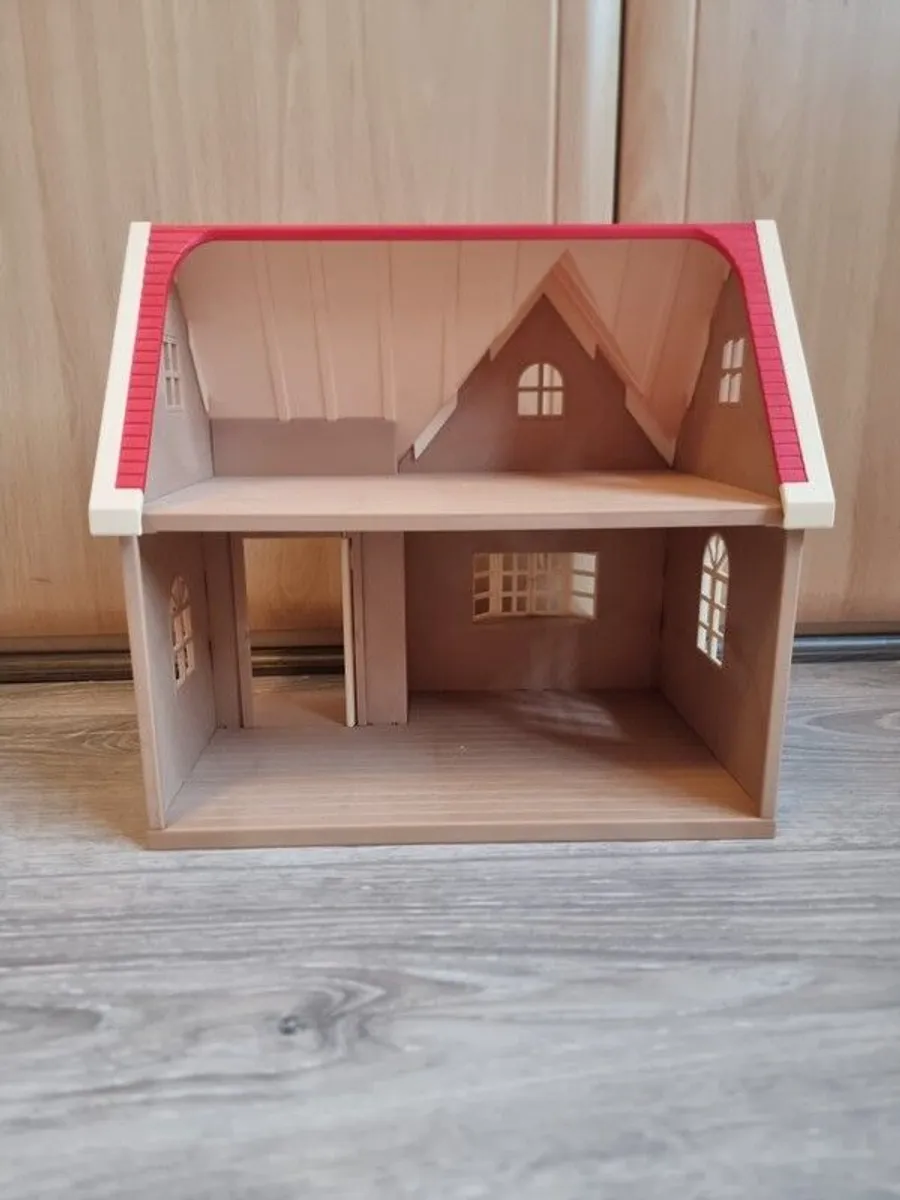 Sylvanian Families Red Roof Cosy Cottage - Image 2
