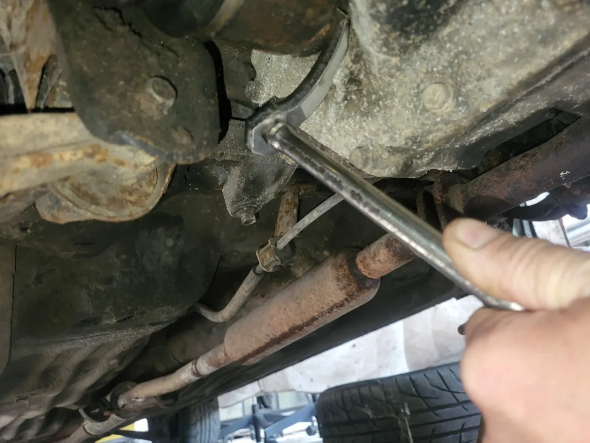 Drive shaft removal tool - Image 1